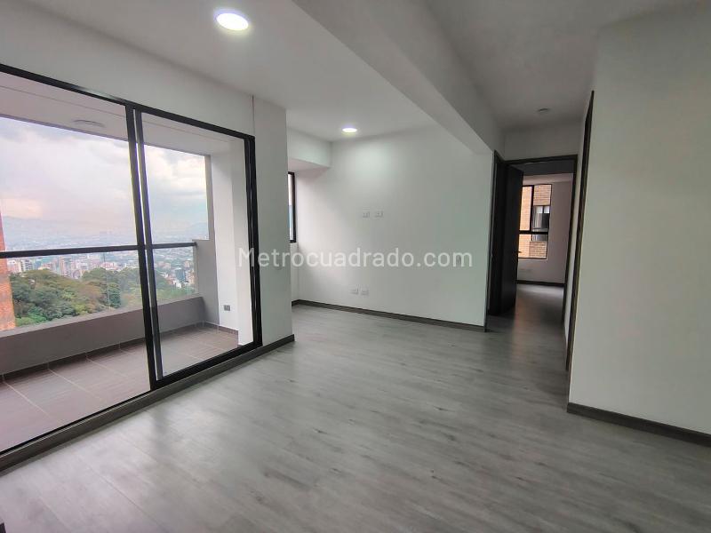 Apartamento de 2 Alcobas con Estudio y Balcón en El Poblado - 2