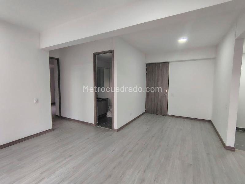 Apartamento de 2 Alcobas con Estudio y Balcón en El Poblado - 3