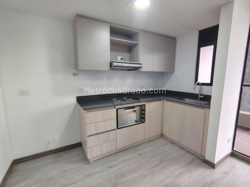 Apartamento de 2 Alcobas con Estudio y Balcón en El Poblado - 5