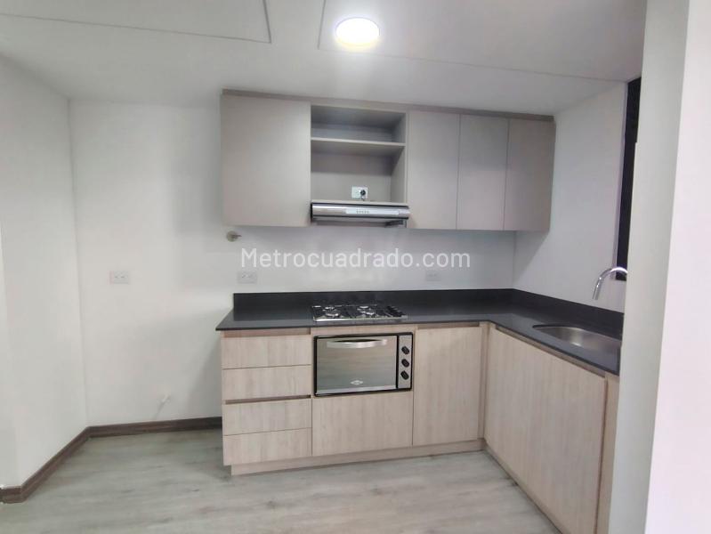 Apartamento de 2 Alcobas con Estudio y Balcón en El Poblado - 6