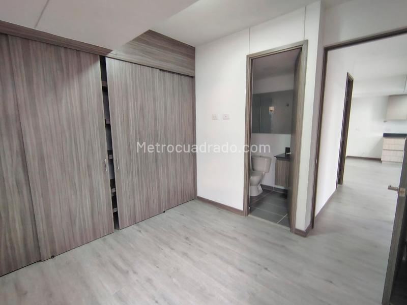 Apartamento de 2 Alcobas con Estudio y Balcón en El Poblado - 8