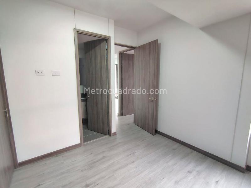Apartamento de 2 Alcobas con Estudio y Balcón en El Poblado - 9