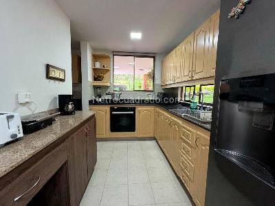 Casa de 3 alcobas en venta en Envigado, Envigado, 250 m² · foto 3 de 14