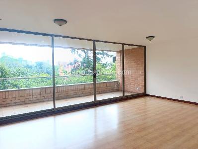 Apartamento de 2 alcobas en venta en El Poblado, Medellín, 106 m² · foto 2 de 18