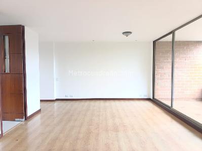 Apartamento de 2 alcobas en venta en El Poblado, Medellín, 106 m² · foto 3 de 18