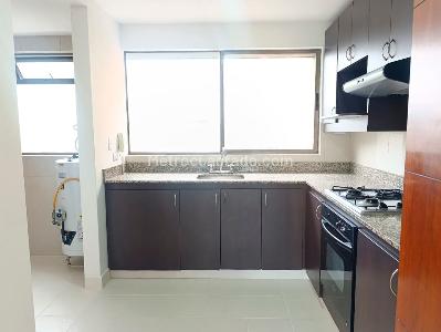 Apartamento de 2 alcobas en venta en El Poblado, Medellín, 106 m² · foto 7 de 18