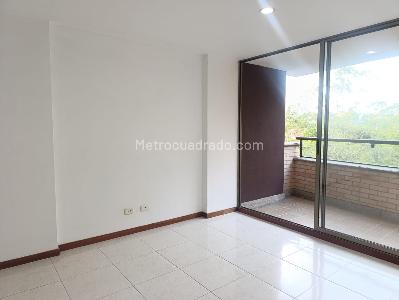 Apartamento de 3 alcobas en arriendo en Los Balsos, Medellín, 90 m² · foto 2 de 17