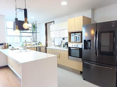 Apartamento de 3 alcobas en venta en El Poblado, Medellín, 199 m² · foto 7 de 18