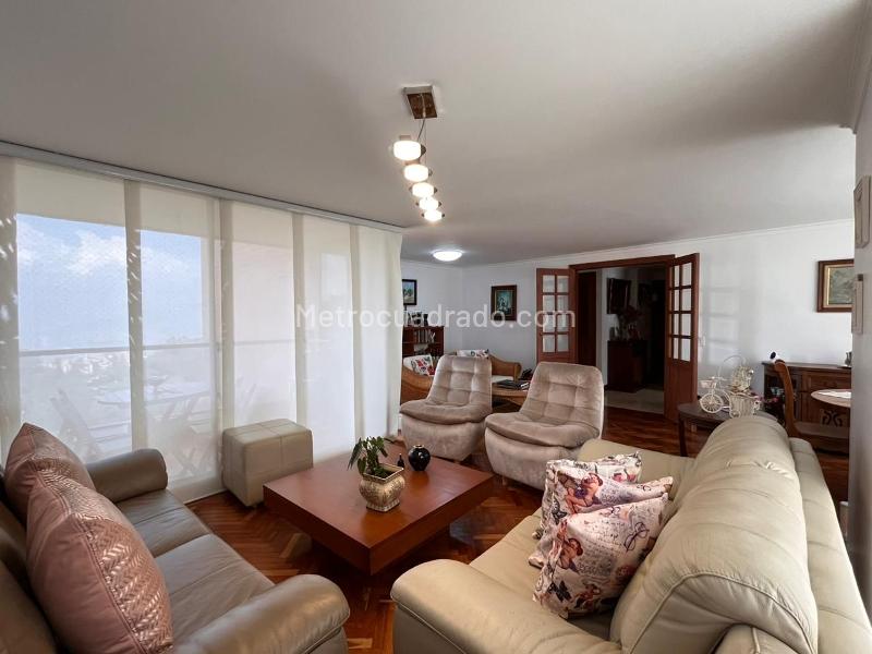 Apartamento Tranquilo de 3 Alcobas con Balcón en El Poblado - 3