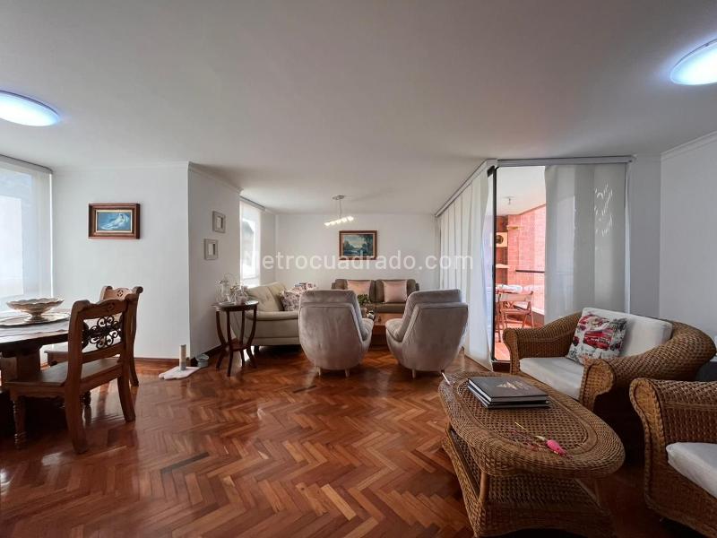 Apartamento Tranquilo de 3 Alcobas con Balcón en El Poblado - 6