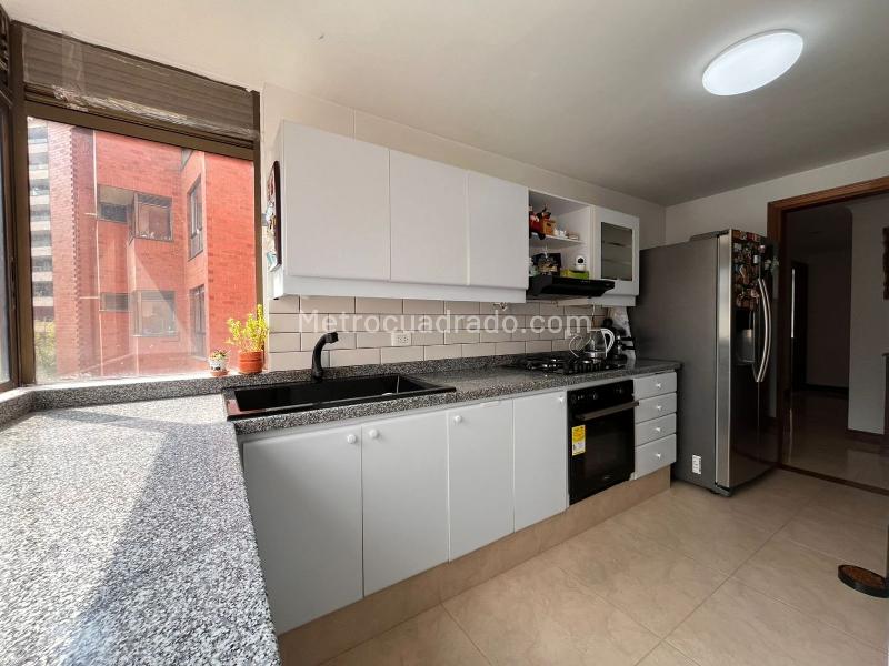 Apartamento Tranquilo de 3 Alcobas con Balcón en El Poblado - 8