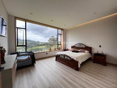 Casa de 4 alcobas en venta en Envigado, Envigado · foto 12 de 19