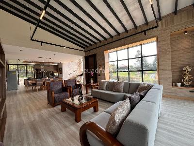 Casa de 4 alcobas en venta en Envigado, Envigado · foto 2 de 19