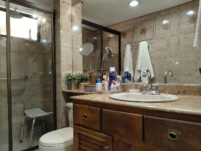 Apartamento de 4 alcobas en venta en El Poblado, Medellín, 230 m² · foto 18 de 19