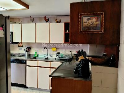 Apartamento de 4 alcobas en venta en El Poblado, Medellín, 230 m² · foto 8 de 19