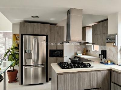 Apartamento de 3 alcobas en venta en El Poblado, Medellín, 168 m² · foto 6 de 19