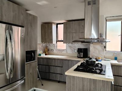 Apartamento de 3 alcobas en venta en El Poblado, Medellín, 168 m² · foto 7 de 19