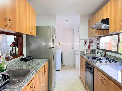 Apartamento de 2 alcobas en arriendo en Los Balsos, Medellín, 97 m² · foto 9 de 18