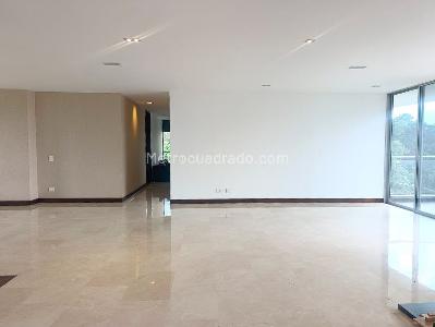 Apartamento de 3 alcobas en arriendo en Los Balsos, Medellín, 200 m² · foto 4 de 20