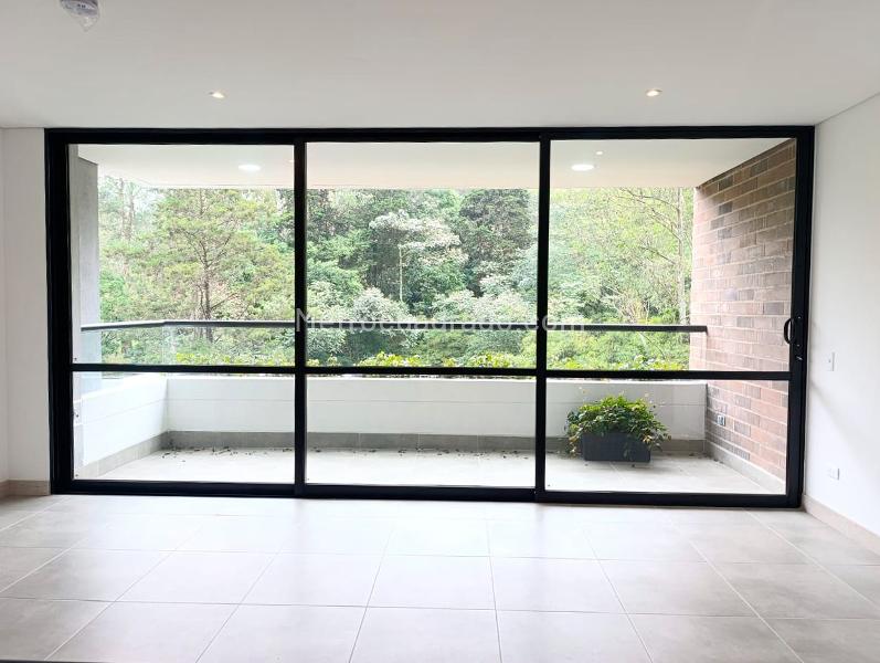 Estudio de 1 Alcoba con Terraza en El Poblado