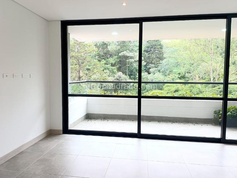 Estudio de 1 Alcoba con Terraza en El Poblado - 5