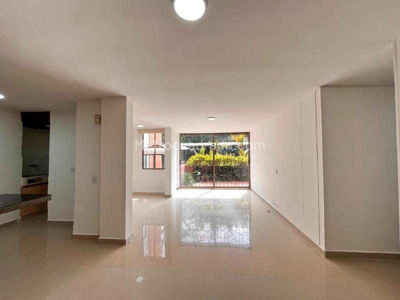 3BR Apartment with Terrace and Covered Parking in El Poblado - 2