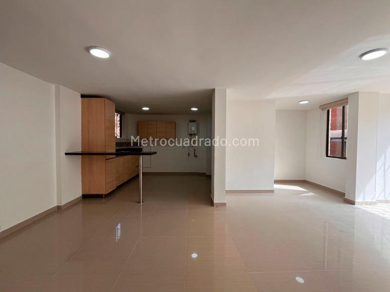 3BR Apartment with Terrace and Covered Parking in El Poblado - 3