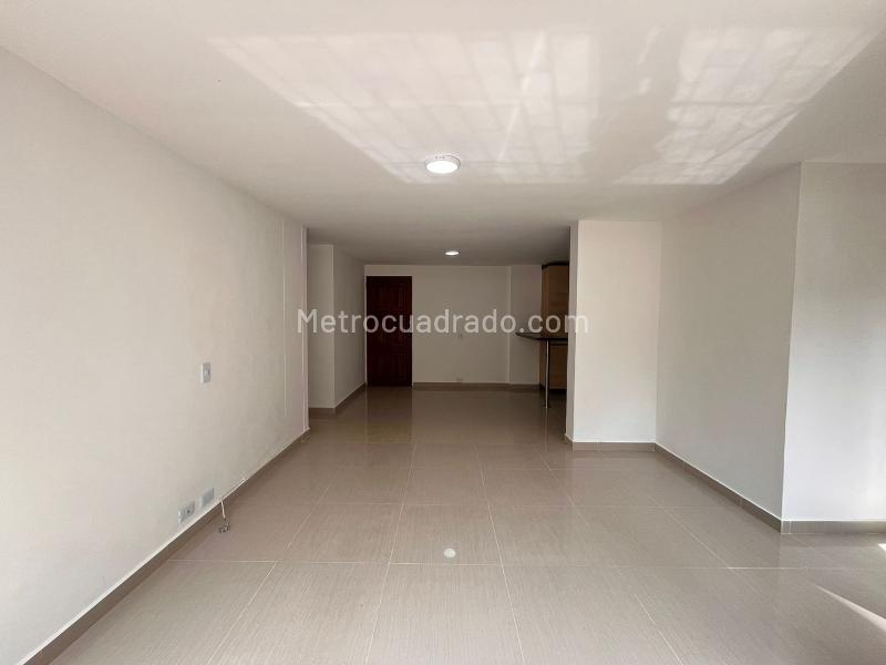 3BR Apartment with Terrace and Covered Parking in El Poblado - 4