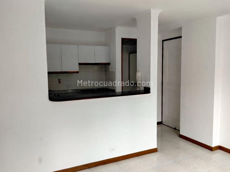 1BR Studio Apartment with Balcony and Covered Parking in El Poblado - 2
