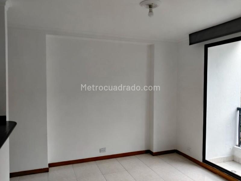 1BR Studio Apartment with Balcony and Covered Parking in El Poblado - 3