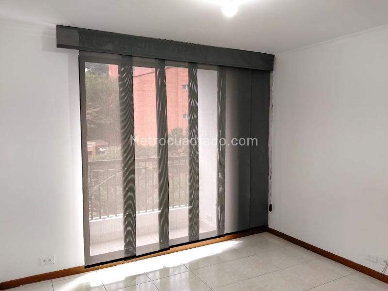 1BR Studio Apartment with Balcony and Covered Parking in El Poblado - 4