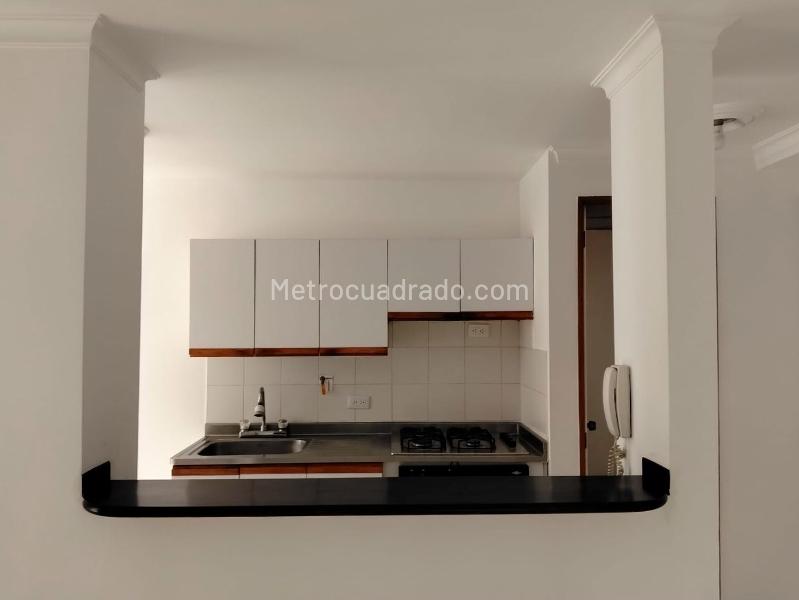 1BR Studio Apartment with Balcony and Covered Parking in El Poblado - 5