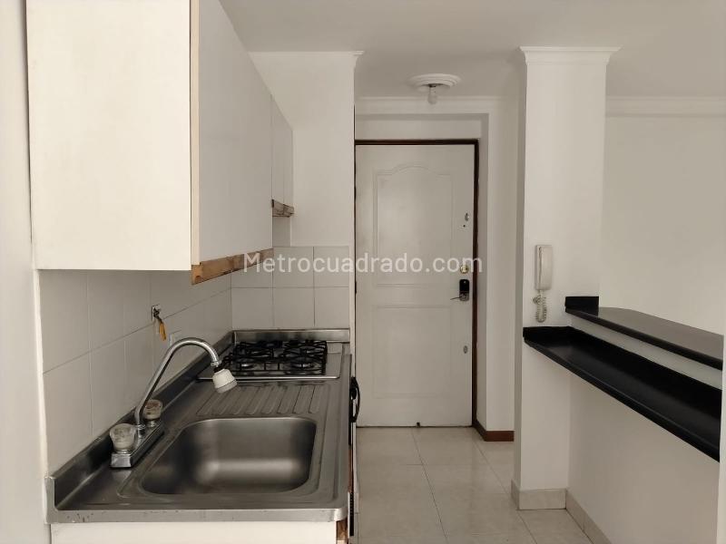1BR Studio Apartment with Balcony and Covered Parking in El Poblado - 6