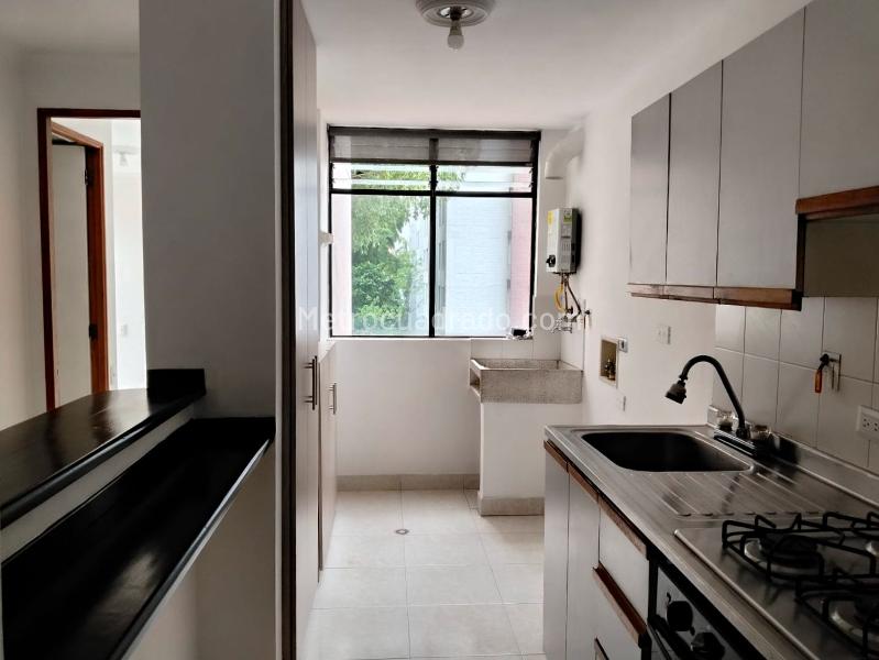 1BR Studio Apartment with Balcony and Covered Parking in El Poblado - 7