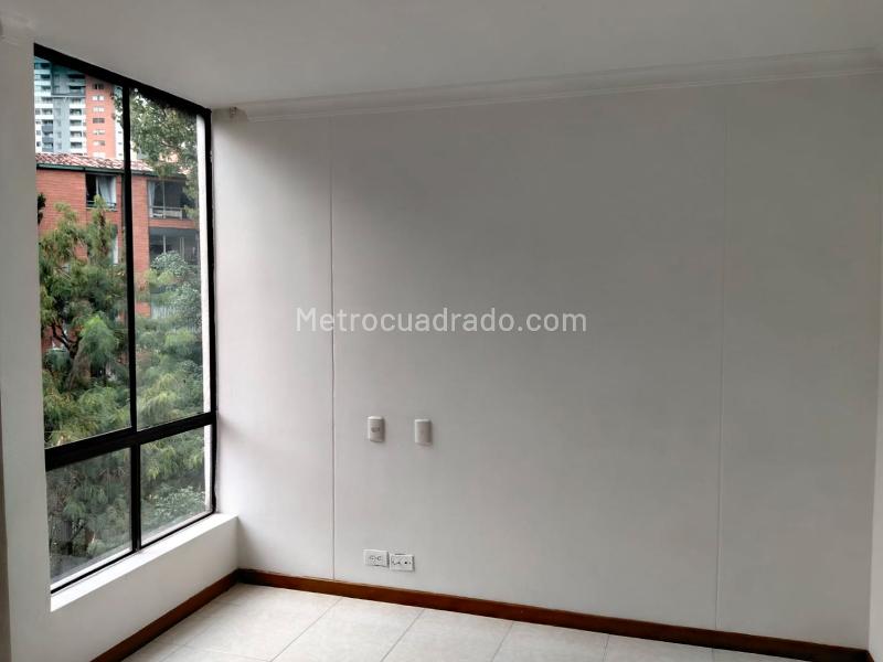 1BR Studio Apartment with Balcony and Covered Parking in El Poblado - 9