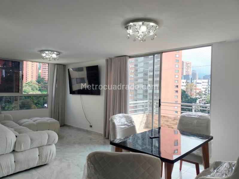 Apartamento Amoblado de 4 Alcobas con 3 Baños en El Poblado