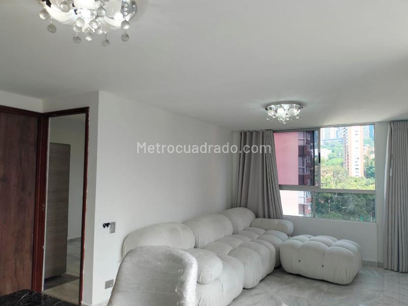 Apartamento Amoblado de 4 Alcobas con 3 Baños en El Poblado - 2