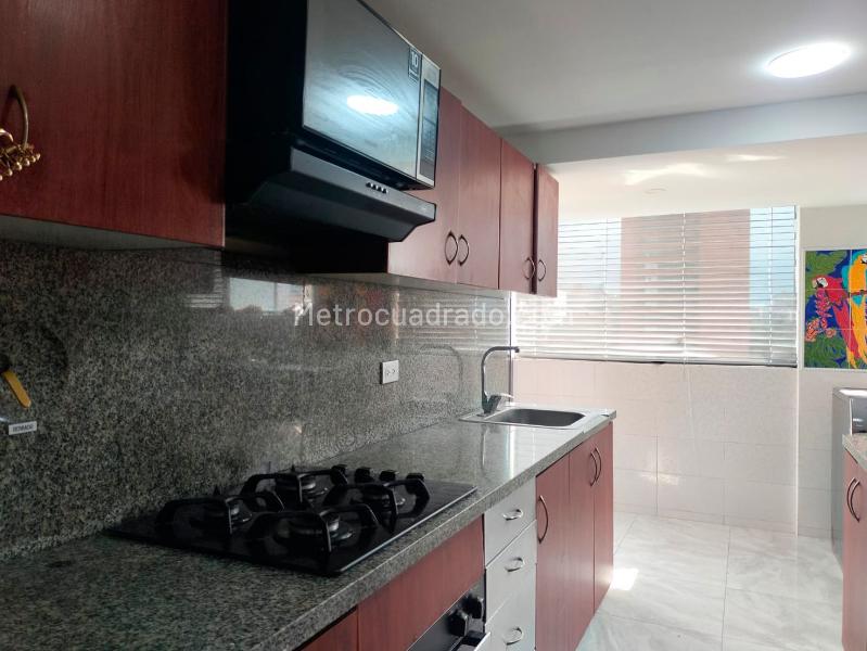 Apartamento Amoblado de 4 Alcobas con 3 Baños en El Poblado - 6