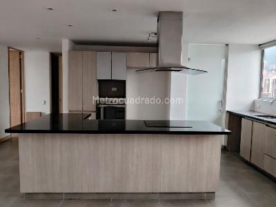 Apartamento en venta en El Poblado, Medellín · foto 5 de 19
