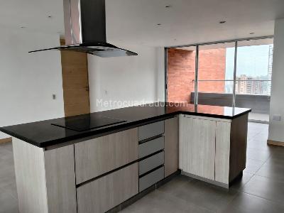 Apartamento en venta en El Poblado, Medellín · foto 6 de 19