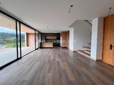Casa de 3 alcobas en venta en Rionegro, Rionegro, 328 m² · foto 2 de 17