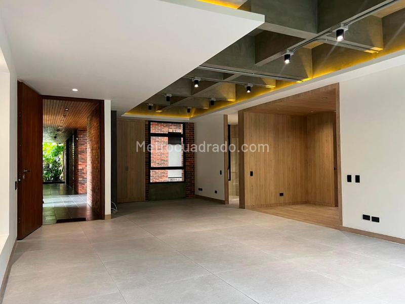 Apartamento Moderno de 2 Alcobas en El Poblado Tranquilo - 2