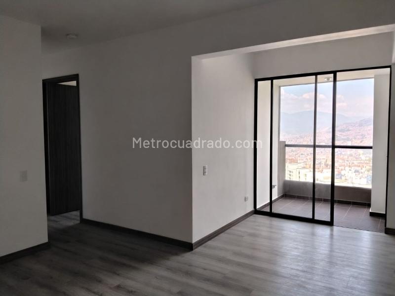 Apartamento Amplio de 3 Alcobas con Piscina en El Poblado