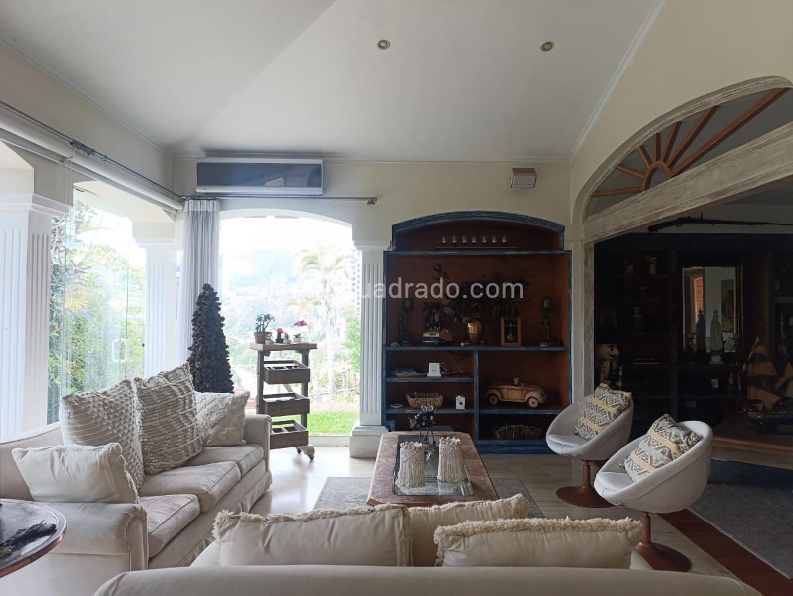 Casa de 4 habitaciones en venta en El Poblado, Medellín — imagen 1 de 18