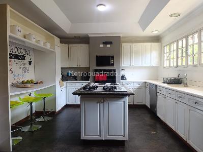 Casa de 4 alcobas en venta en El Poblado, Medellín, 1200 m² · foto 8 de 18
