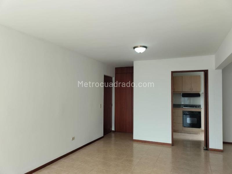 Apartamento de 3 Alcobas en El Poblado con Balcón y Parqueadero Cubierto - 3