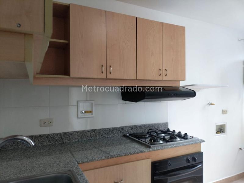 Apartamento de 3 Alcobas en El Poblado con Balcón y Parqueadero Cubierto - 6