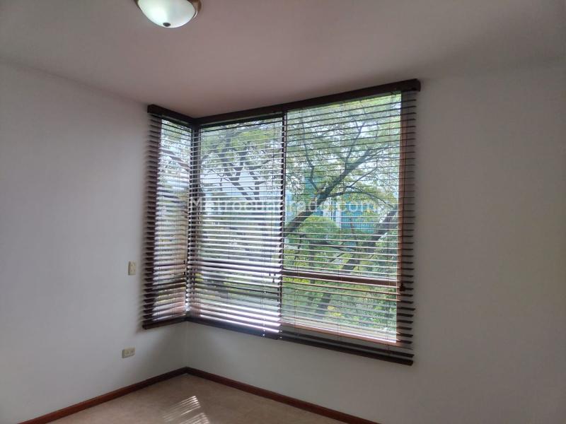 Apartamento de 3 Alcobas en El Poblado con Balcón y Parqueadero Cubierto - 9