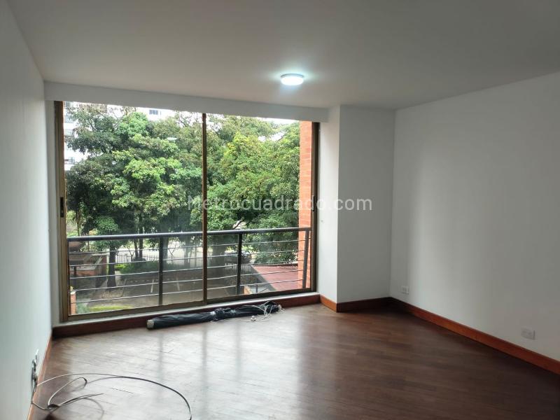 Apartaestudio de 1 Alcoba en El Poblado con Balcón y Parqueadero - 2