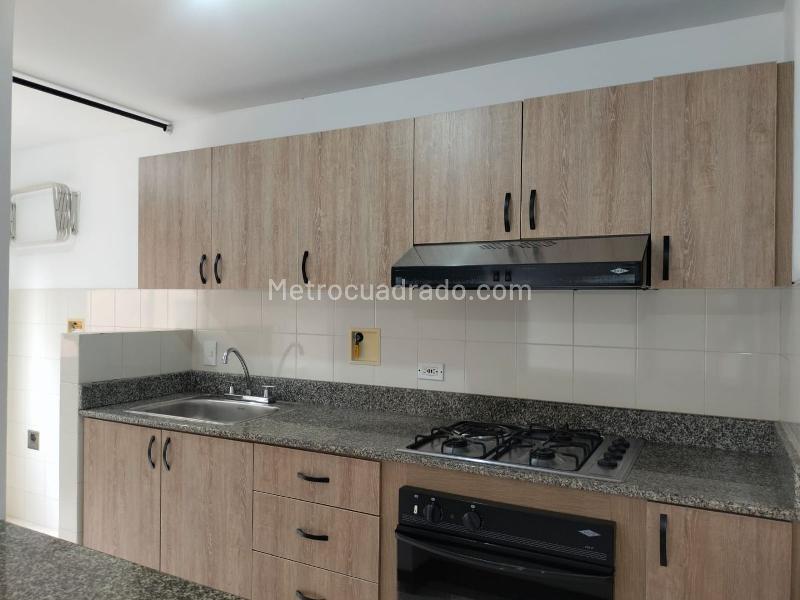 Apartaestudio de 1 Alcoba en El Poblado con Balcón y Parqueadero - 5